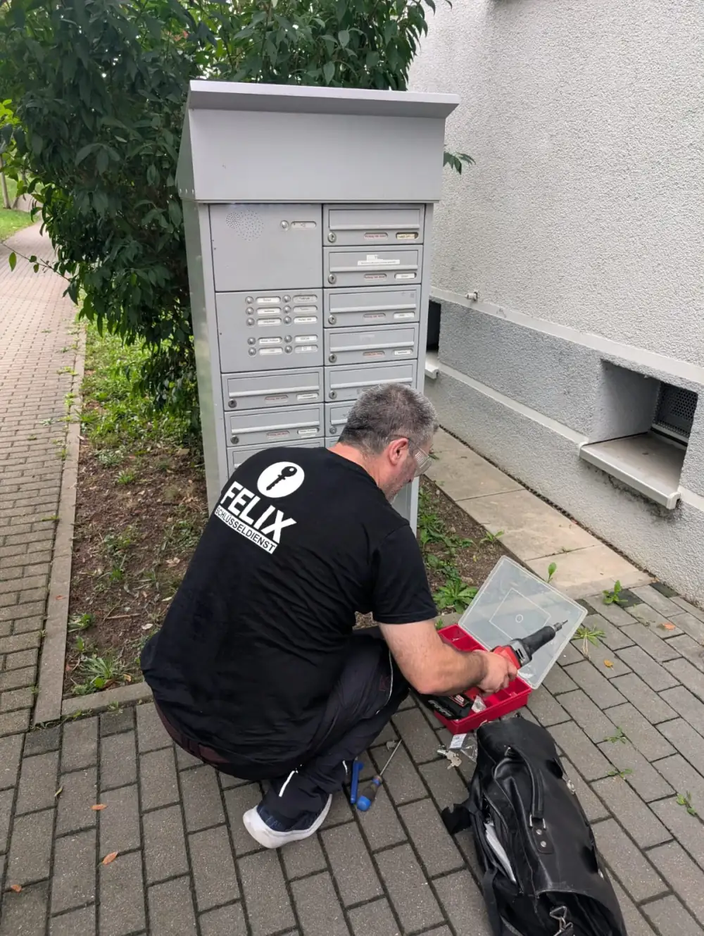 Schlüsseldienst Ludwigsburg 24h – Monteur im Einsatz im Landkreis